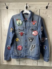 NBA Global Stores Mens Blue Denim Jacket Size Medium Team Stitched Logo Patches