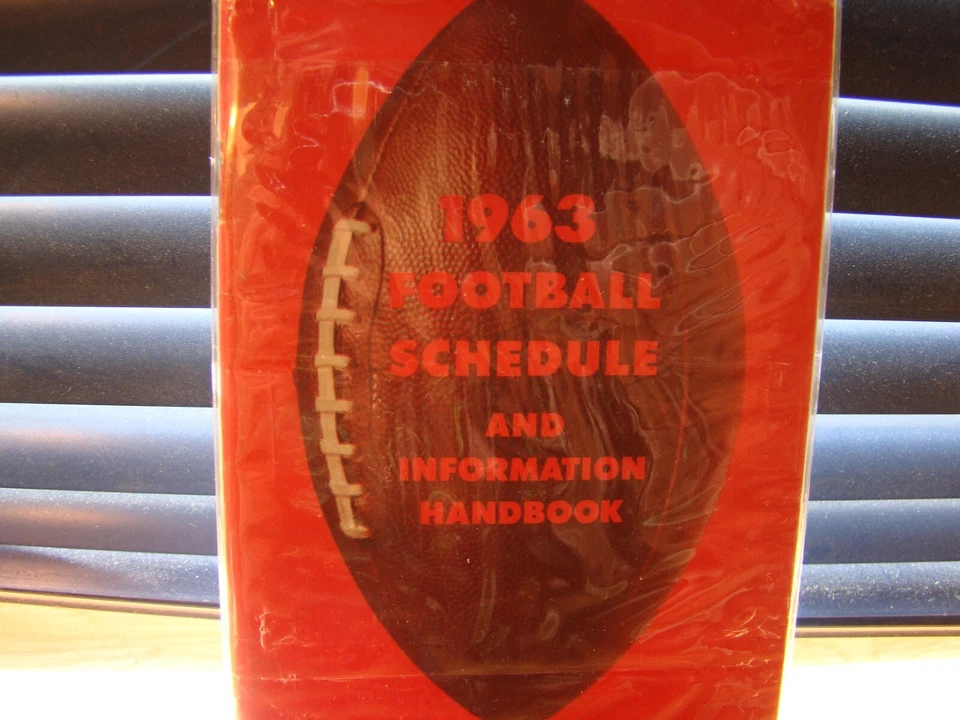 1963 Calendario de fútbol y manual de información felicitaciones F. B. Wright Company Foto 3 de 4