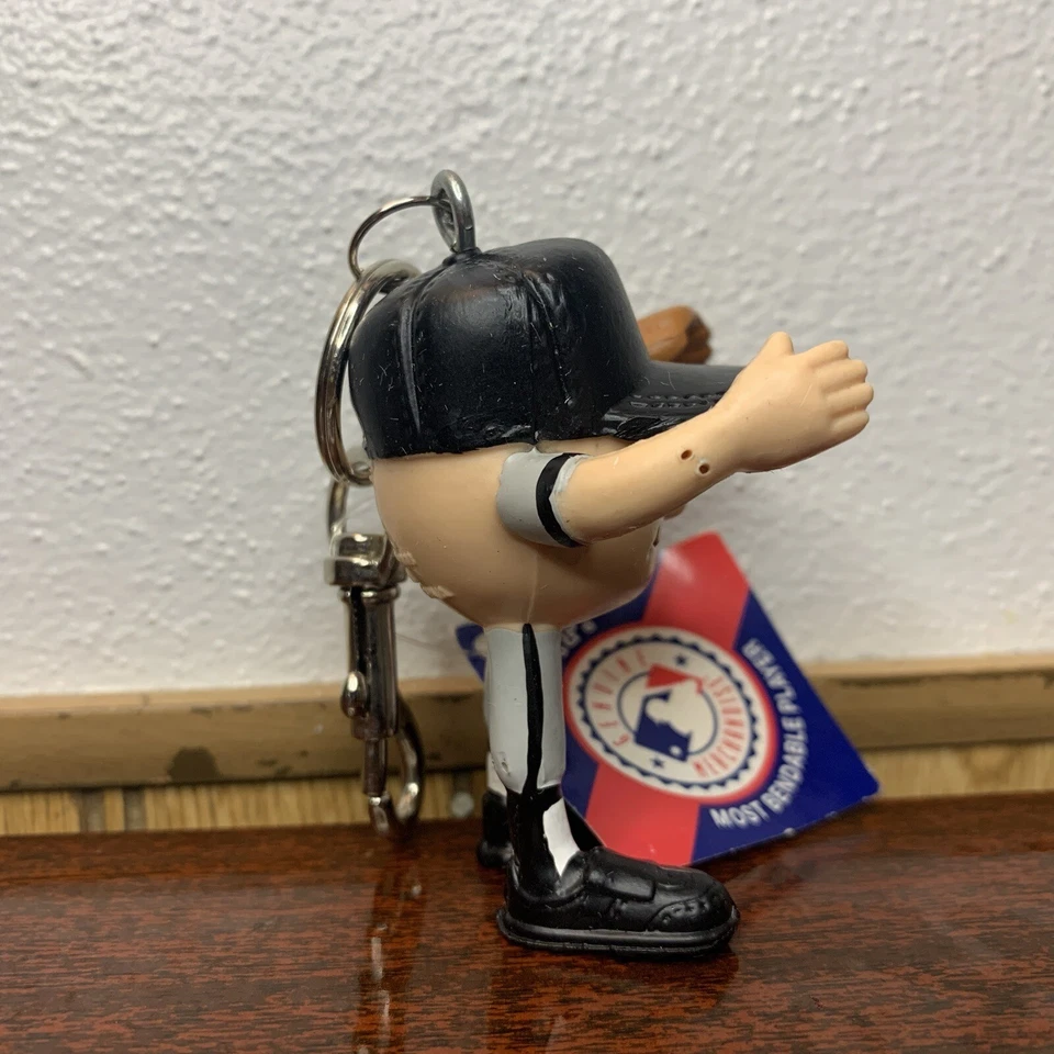Vintage Chicago White Sox MBP (Most Bendable Player) key chain figurine, 1993 - Image 2 of 4