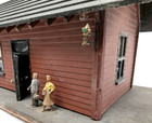 Busy Small Town Depot w/Veranda,Lites,Classic Minaturs?,Built-Up,HO/HOn3,Excllnt — photo 6