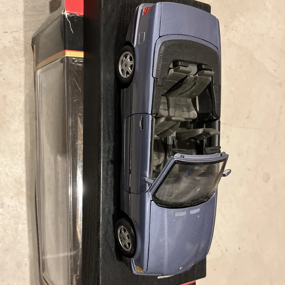 1993 Special Edition BMW 325i convertible1:18 Die Cast Maisto - Image 4 of 4