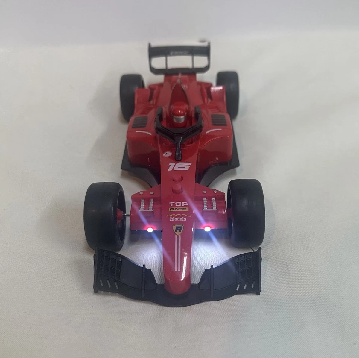 Bburago Sebastian Vettel Diecast Formula 1 Cars 2016 Vehicle Year