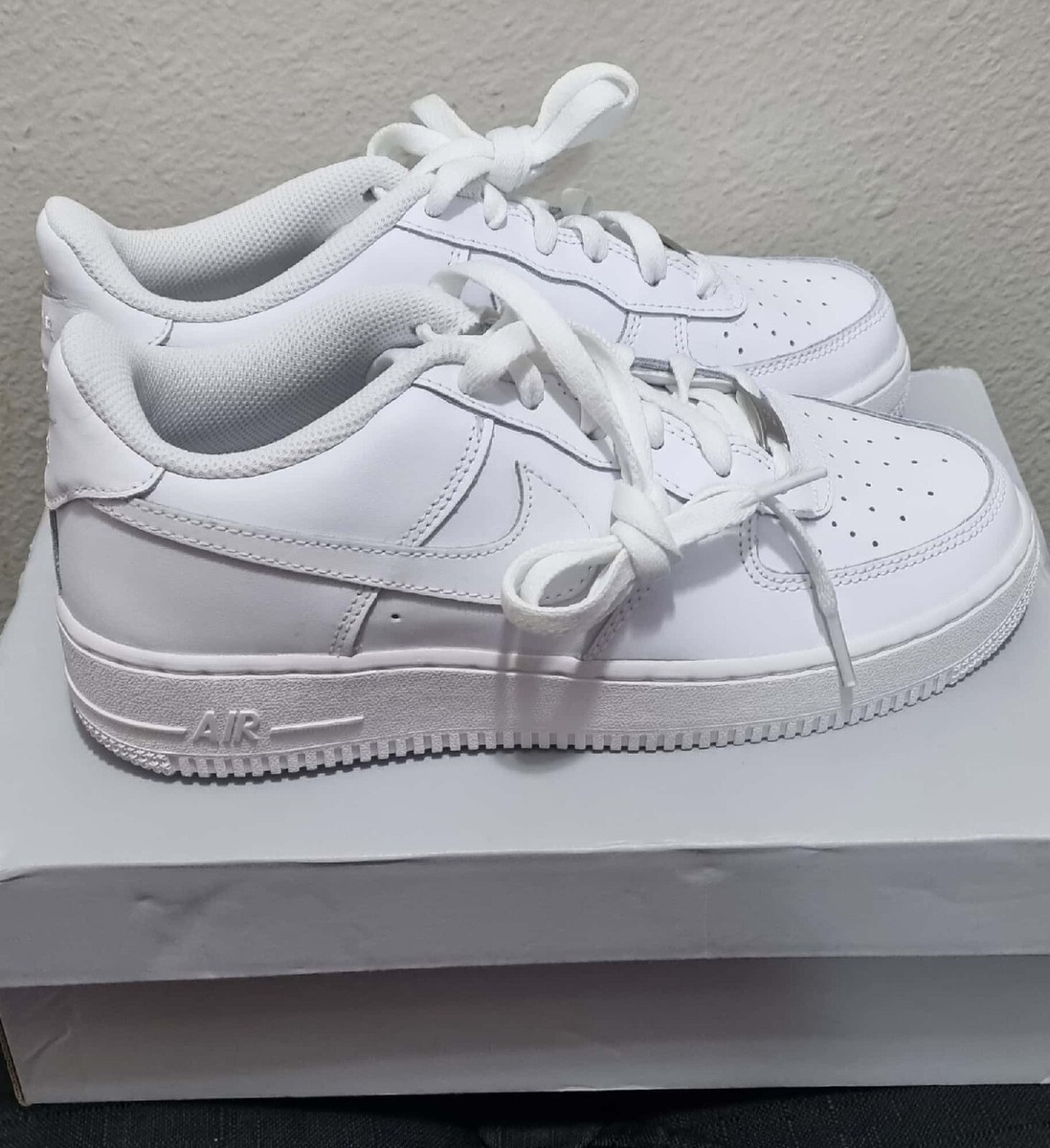 Nike DMD074-111 スニーカー US 10 Size 6 (GS) - Nike Air Force 1 LE Low Triple White for sale