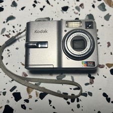 Kodak EasyShare C743 Digital Camera. 7.1MP Silver 37mm-111mm. For Parts / Repair