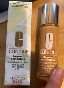 New Clinique Beyond Perfecting foundation+concealer 2 en 1 Wn 54 honey wheat