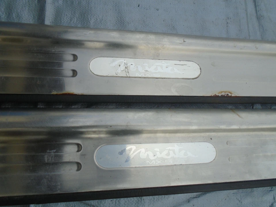 马自达 Miata 99-05 原始设备制造商门窗板 铬 黑色 MX-5 — 第 3/4 张图片