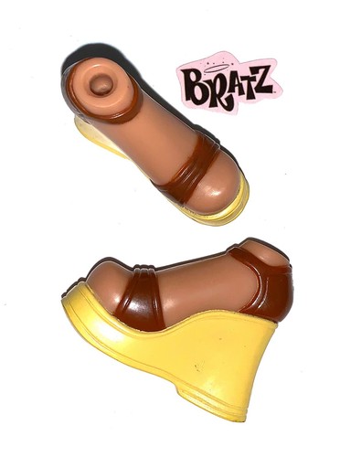 Bratz 10" Puppe Original Kleidung braune Keilschuhe Yasmin Strut It!