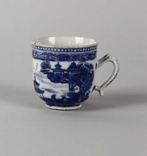 18th C. Chinese Export Coffee Cup with Early Willow Decoration & Unusual Handle