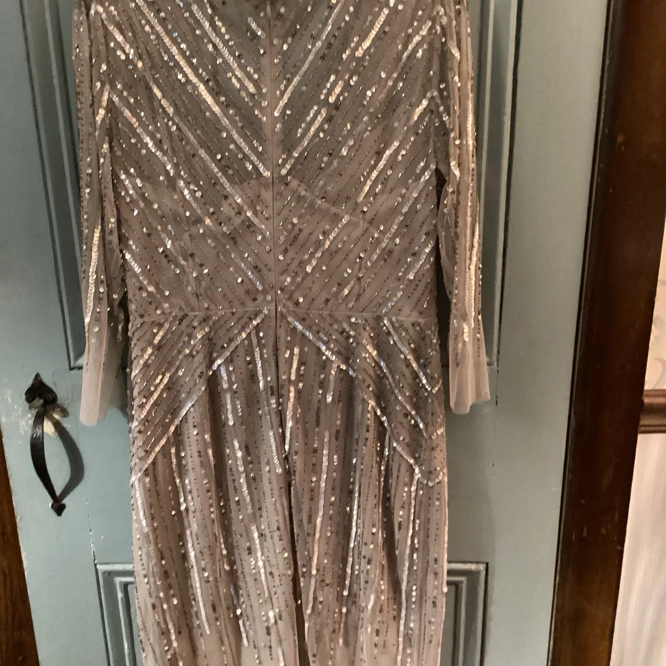 Vestido formal para mujer Adrianna Papell gris lentejuelas y cuentas cuello 12 en V 3/4 Slev Foto 2 de 4