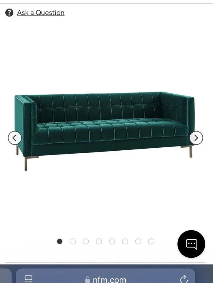 Sofá de veludo verde - Imagem 2 de 3