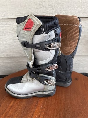 VERY RARE SWEET FOX RACING TRACKER JR MODEL SILVER COMP BOOTS