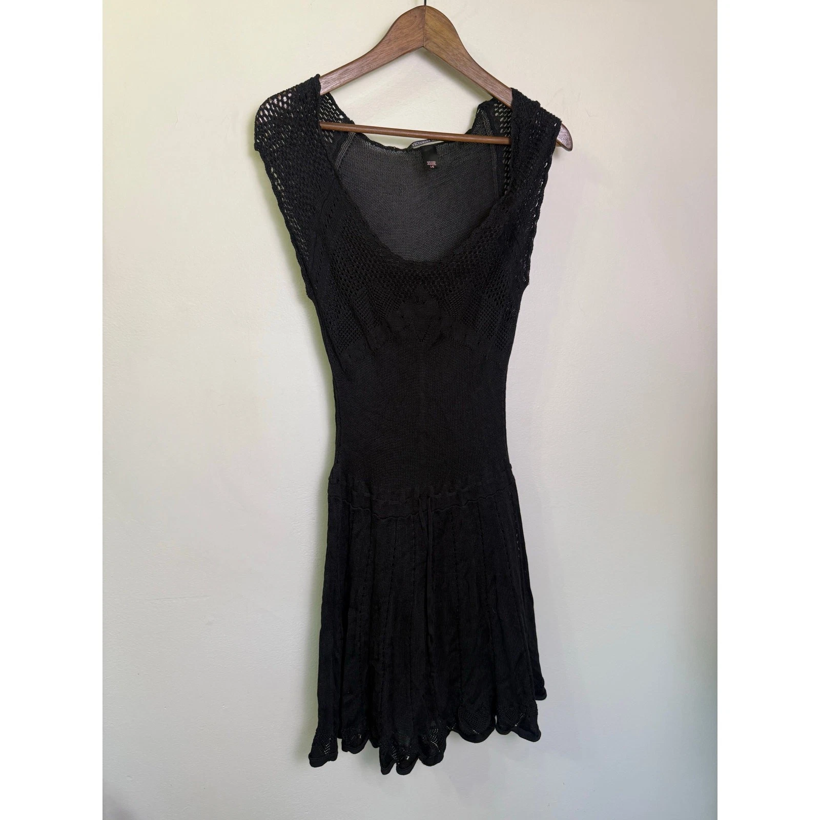 UNDERCOVER Abito Victoria’s Secret nero in maglia all’uncinetto aderente e svasato grande boho festival