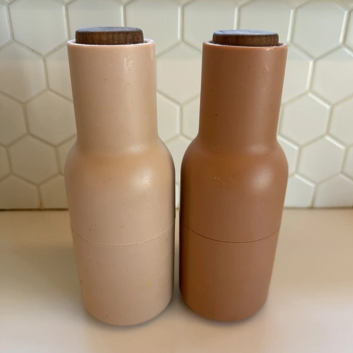 Modern Minimalist Two-Tone Salt & Pepper Grinder Set in Terracotta
Opens in a new window or tab