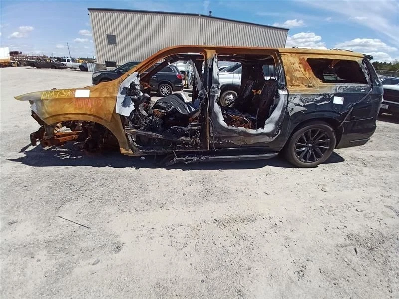 Reflector de marcador lateral derecho parachoques trasero de 2021 Cadillac Escalade ESV 10676930 Foto 4 de 4