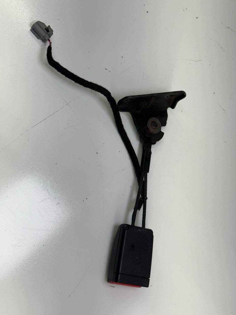 Maserati Ghibli 2014-2020 FRONT+RIGHT Seat belt buckle