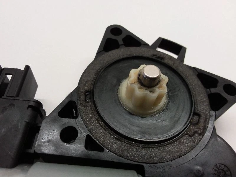 2004-2009 MAZDA 3 Front Passenger Right Power Window Motor  - Image 2 of 4