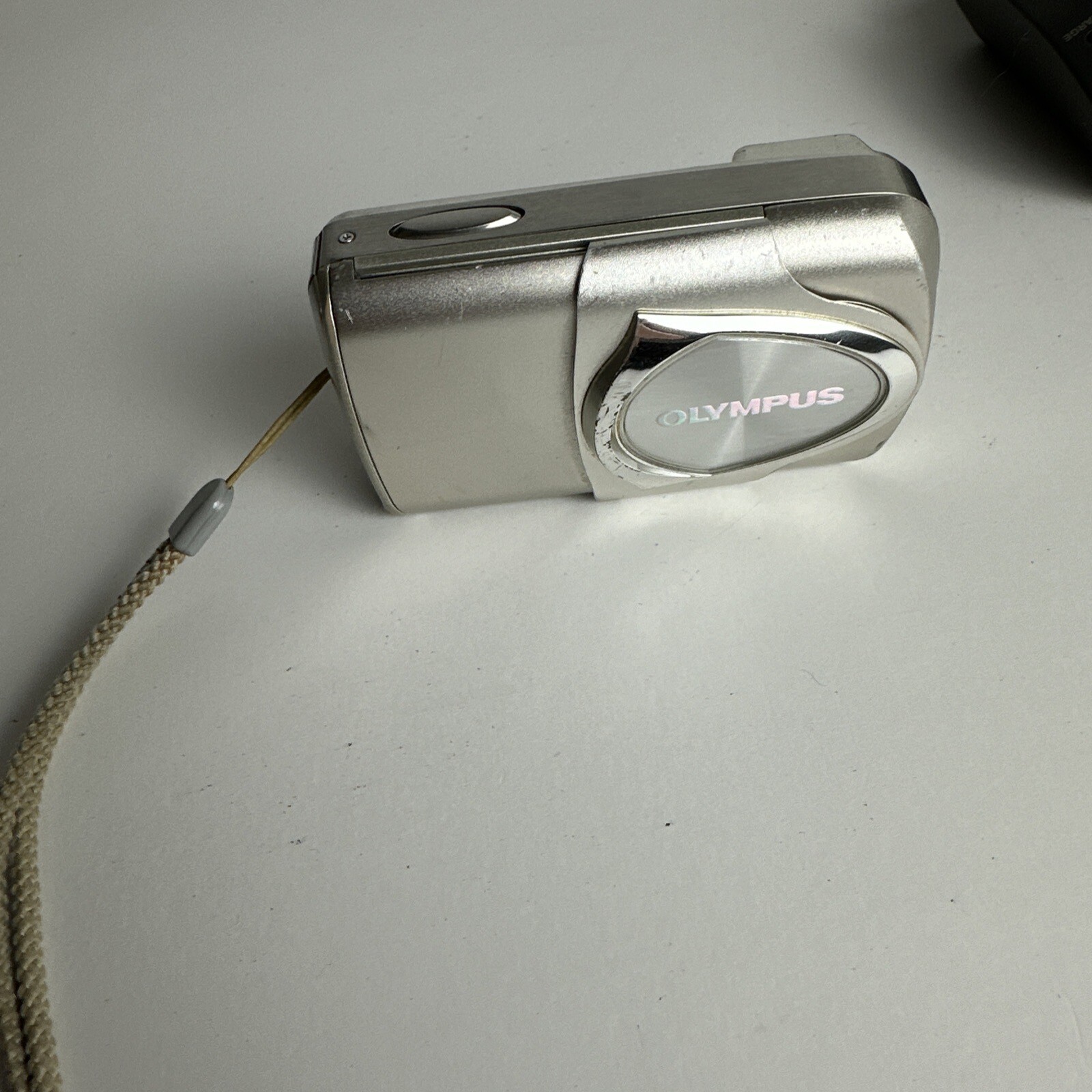 Olympus Stylus 300 Digital 3.2MP Digital Camera Battery NO Sim Card