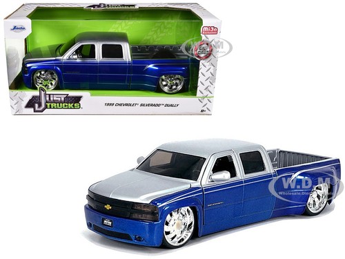 1999 CHEVROLET SILVERADO DUALLY BLUE & SILVER W/KMC WHEELS 1/24 BY JADA 35588 - 第 1/1 張圖片