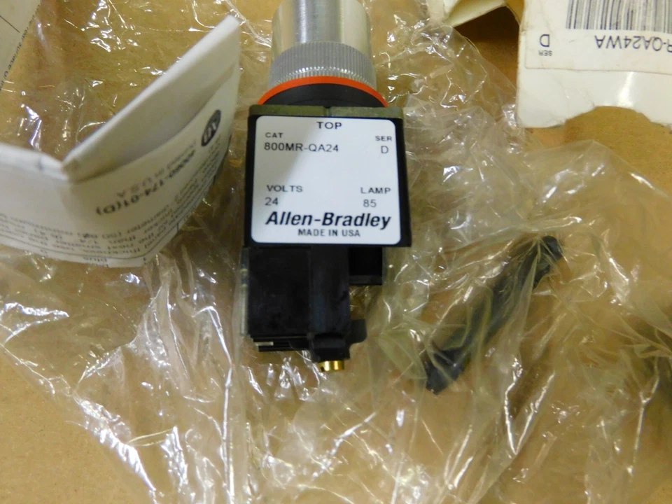 Allen-Bradley AB 800MR-QA24WA botão iluminado branco 800MR-QA24 2 peças - Imagem 3 de 4