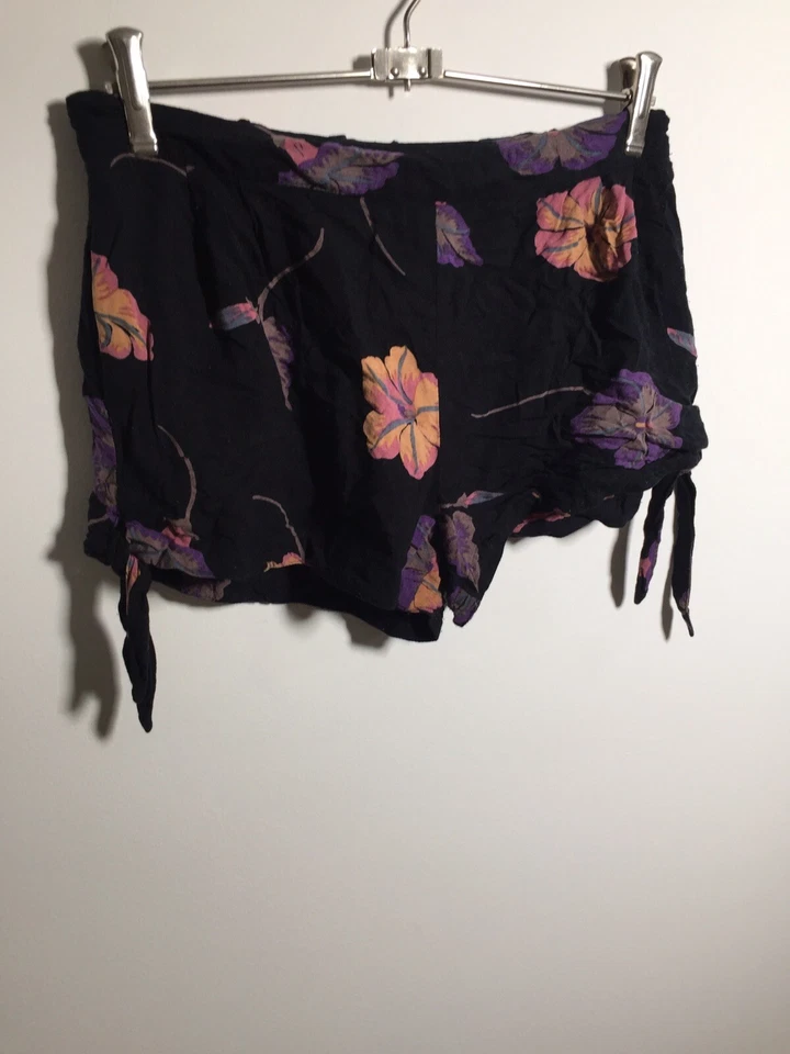 Element Women's Multicoloured Hibiscus Floral Shorts Size 8 W28-34 inch Rayon — 第 2/4 张图片