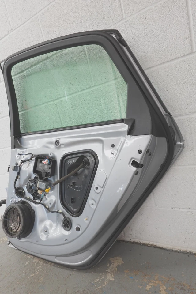 2017-2024 AUDI A4 RIGHT SIDE REAR DOOR SEMI COMPLETE Foto 4 de 4