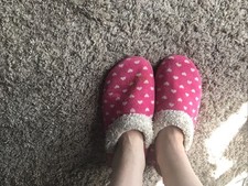 Kids Pink And White, Heart Shaped Slippers with Pads On The Bottom size 2-3