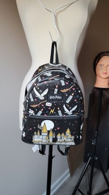 Harry Potter backpack with iconic castle and owl design. Ideal for young fans.