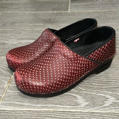 Sanita Original Danish Clog Faye Closed Leather Red Snake Pattern Women s 41