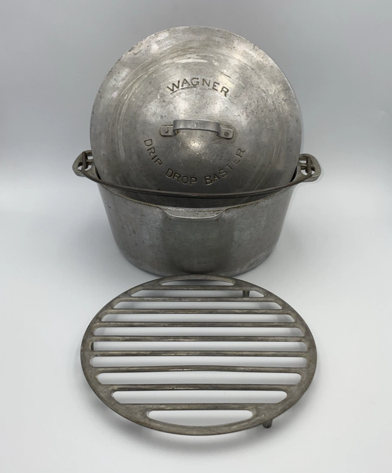 Wagner Ware Drip Drop Round Baster and Roaster #7