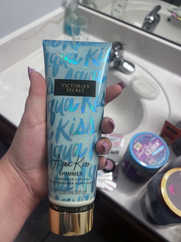 Victoria's Secret Aqua Kiss Shimmer Fragrance Lotion 8 oz