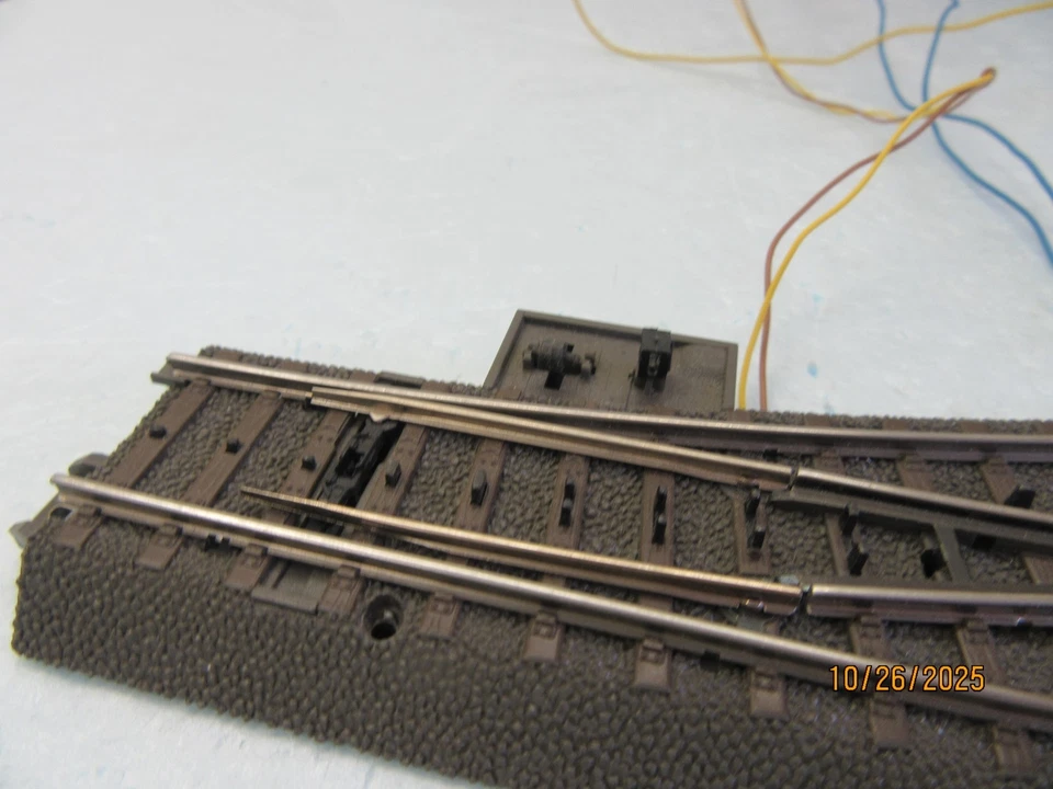 HO - Marklin 24671 C Track  R 1 30° LH Turnout w/ 74491 Motor & 74471 Lantern - Image 2 of 4