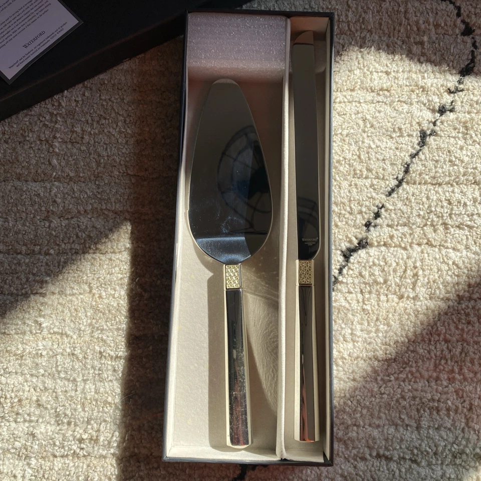 CUCHILLO PARA PASTEL NUPCIAL WATERFORD LISMORE DIAMANTE PLATA + JUEGO DE SERVIDOR Foto 2 de 4