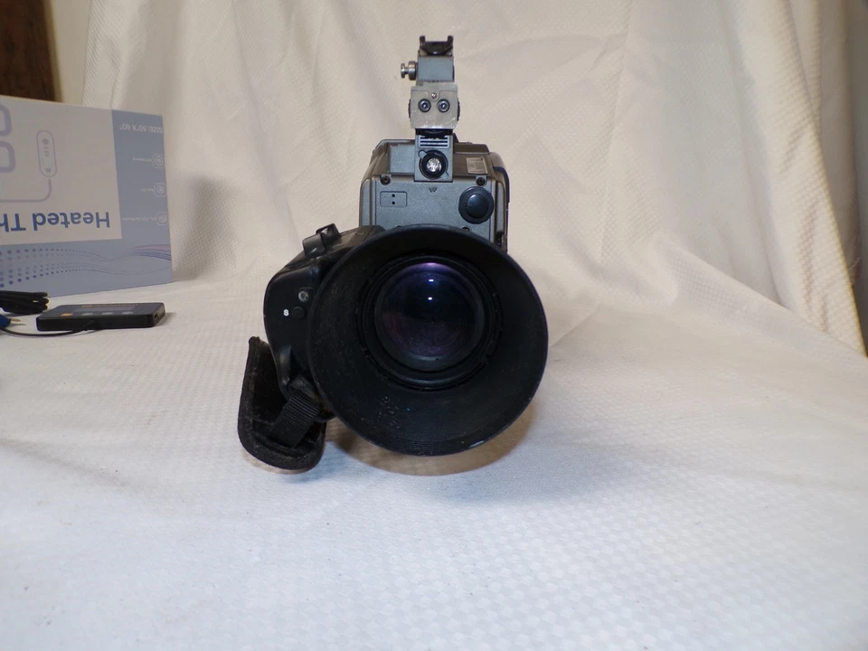 JVC GY-DV5000 Mini DV Camcorder - Image 3 of 4