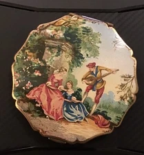 RARE STRATTON ENGLAND POWDER COMPACT ENAMEL LID “THE MUSIC LESSON” 1950’S