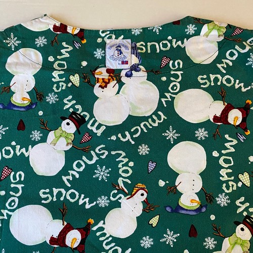 Snow Happy Scrubs UA Scrub Top Size Sm/Med Christmas Holiday Green Snowman