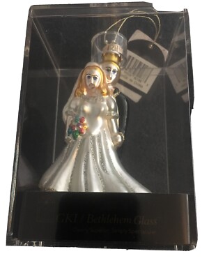 Cute  Glass Ornament Of A  Newlywed Couple On Their Wedding Day NWT