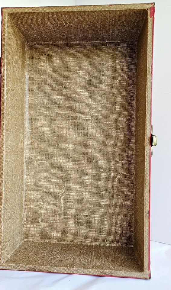 Baúl y armario vintage de metal rojo y blanco para muñeca 16"x9"x9", años 50 Foto 4 de 4