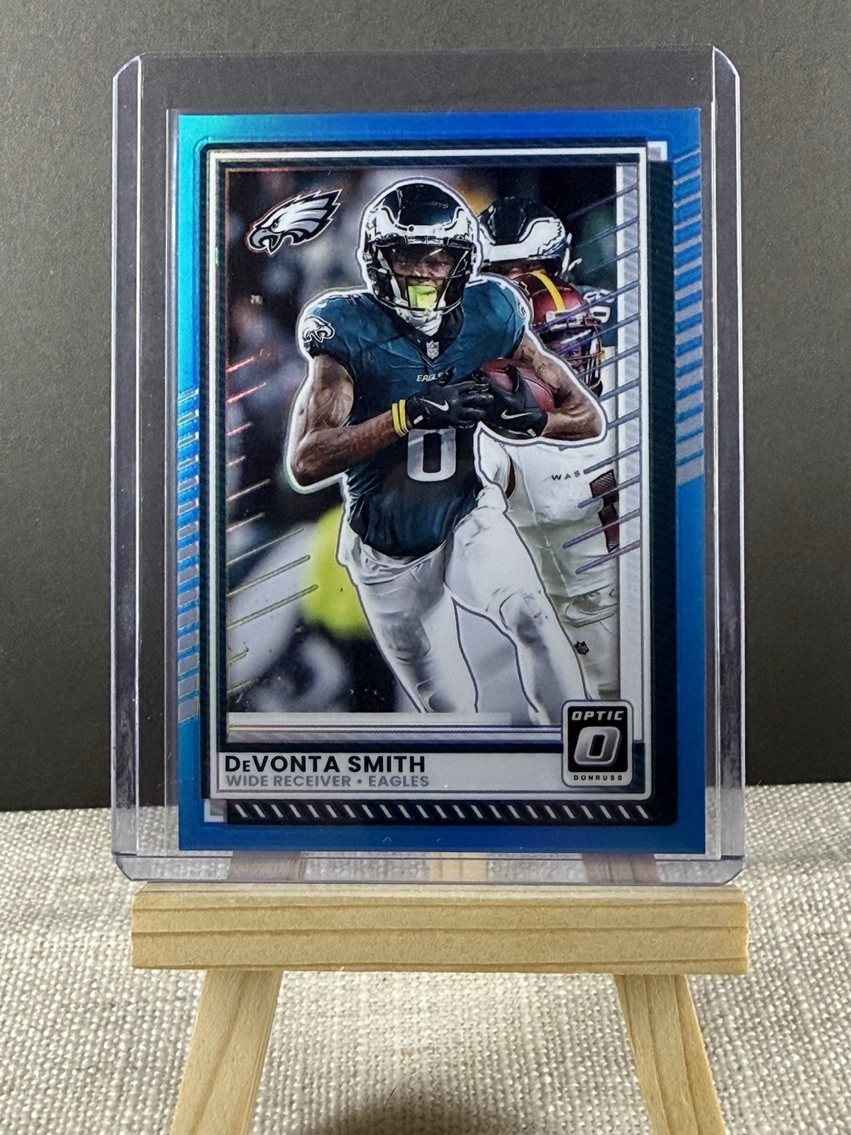 2025 Panini Donruss Optic - DeVonta Smith #28 Neon Blue Prizm /399 - Eagles