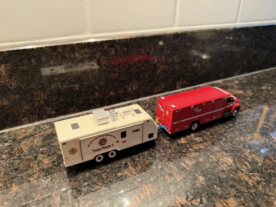 НОВЫЙ! Код 3 Заказной CAL FIRE Опасные Материалы Целевая Группа 7 + Мобильная Команда 18 - Изображение 4 из 4