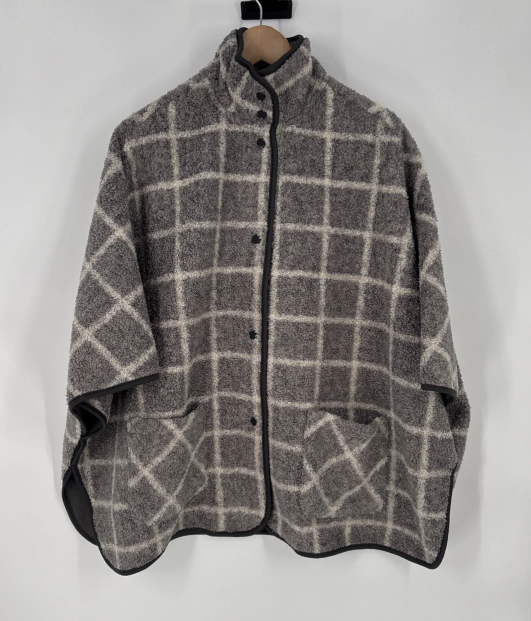 Parasuco Womens Fleece Lined Cape S/M Gray Windowpane Poncho Oversized Lagenlook
Opens in a new wind