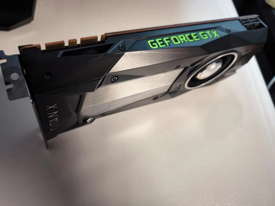 NVIDIA GTX Titan X 12GB GDDR5X Graphics Card 900-1G611-2500-000 - Image 4 of 4
