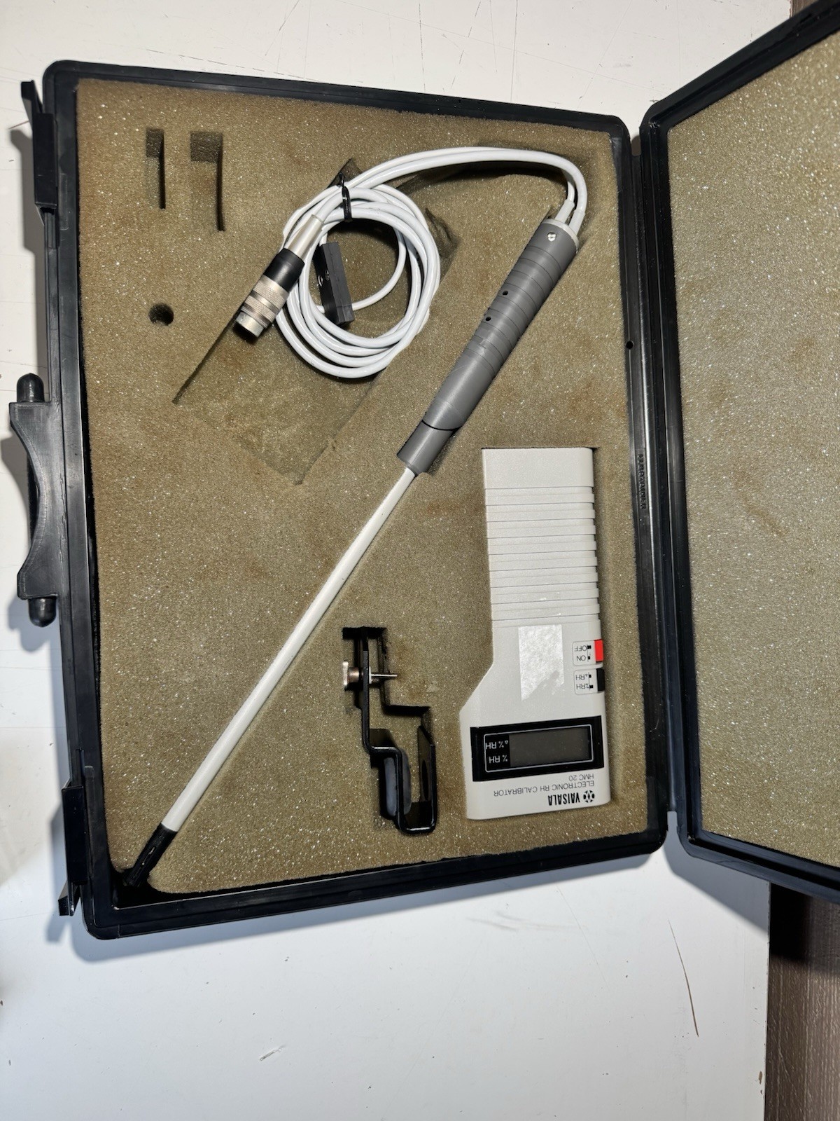 Vaisala HMC 20 Single Point Electronic RH Calibrator With Probe and Case Used
