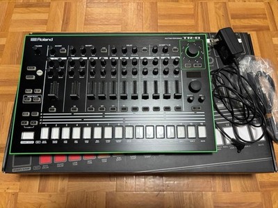 Roland TR-8 Rhythm Performer Drum Machine Roland TR8 AIRA mit BOX Tasted Japan