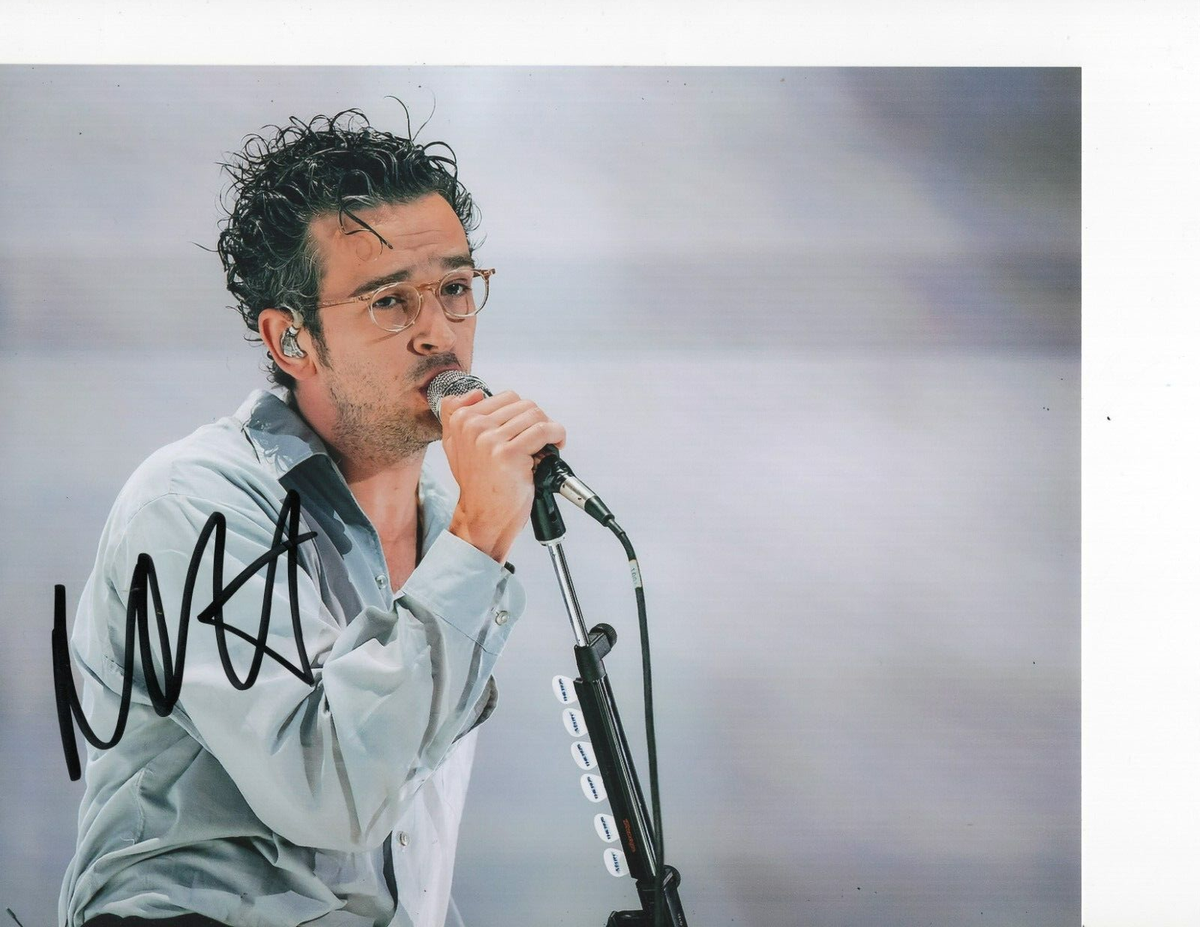 THE 1975 MATT HEALY SIGNED WEARING GLASSES 8X10 | eBay
