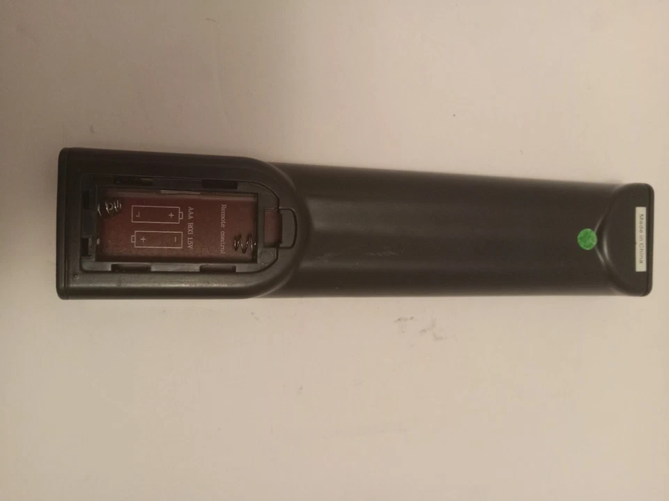 Mando a distancia para TV LCD24VF75 Viore RC2011V usado Foto 2 de 2