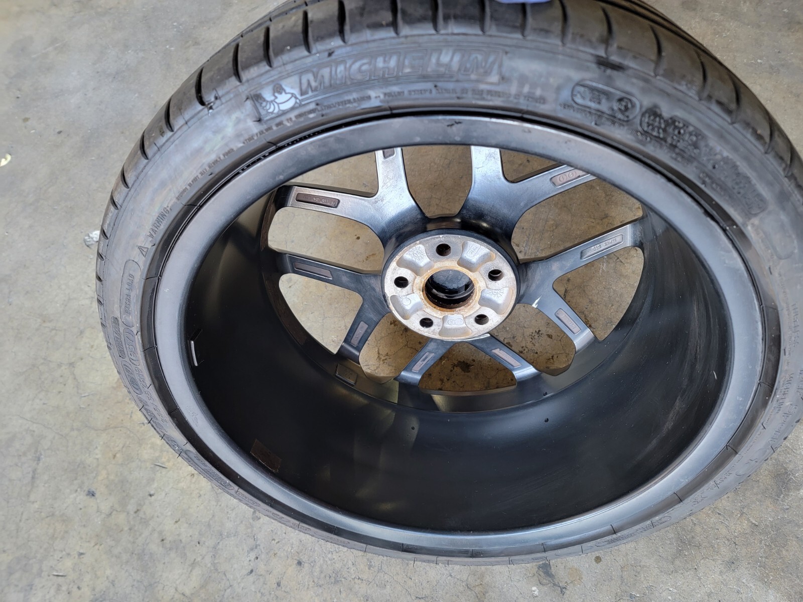 LAMBORGHINI HURACAN LP580 KARI FRONT WHEEL RIM WITH TIRE OEM 4T0601017 BLACK