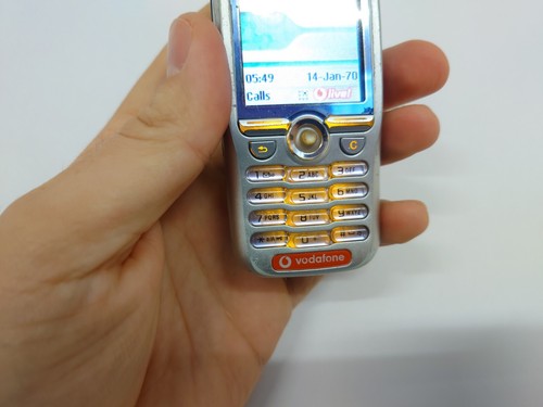 Sony Ericsson F500i (Unlocked) Mobile Phone simple basic classic retro collector - Afbeelding 4 van 13