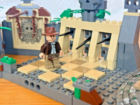 LEGO Indiana Jones 7623 Temple Escape Set &ndash; Incomplete 95%