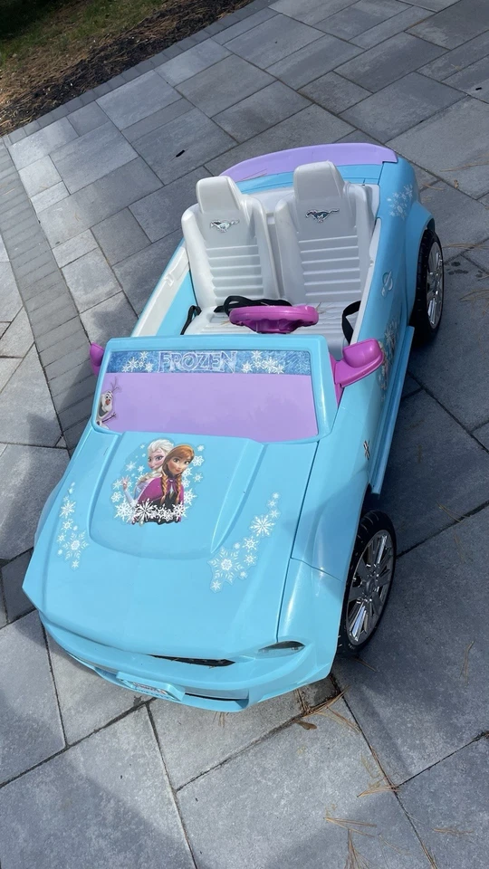 Fisher-Price Power Wheels Mustang Smart Drive Disney vehículo congelado para niños Foto 2 de 4