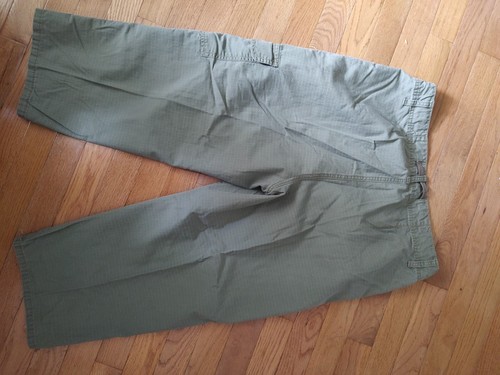 Mountain Lake Olive Green Cargo Capri Pants Size 10 - Picture 8 of 8